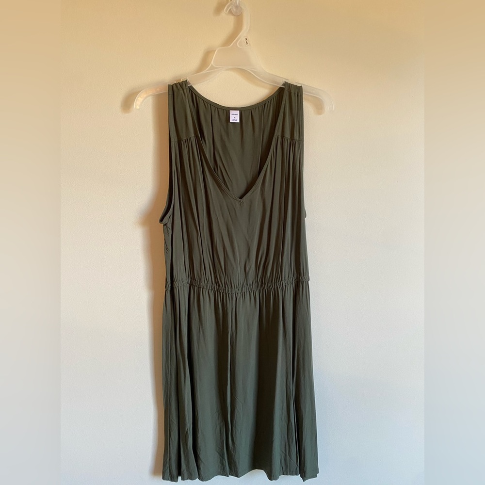 Never Worn - Old Navy Sleeveless Waist-Defined V-Neck Dress